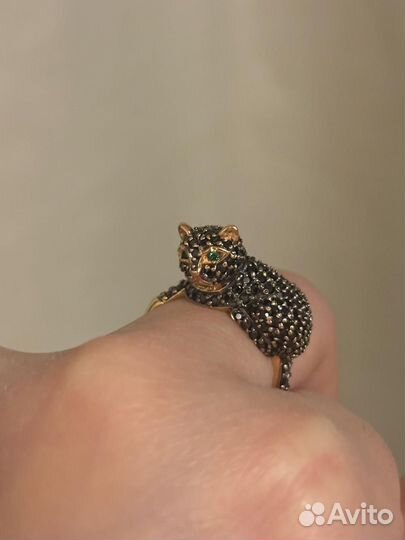 Кольцо с бриллиантом