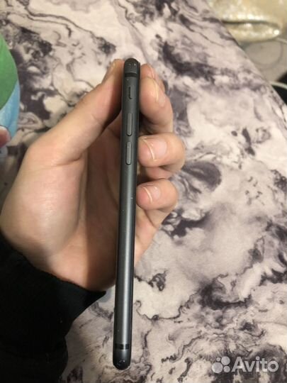 iPhone 8, 64 ГБ