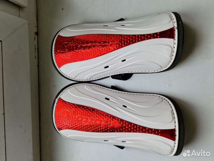 Щитки футбольные