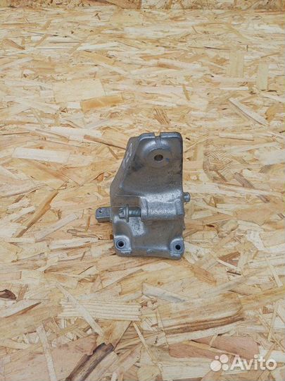 Кронштейн двигателя правый Mercedes-Benz Glc C253