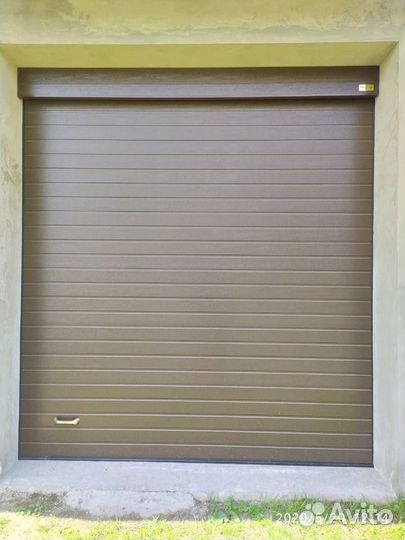 Секционные гаражные ворота Alutech 3350x2150 мм