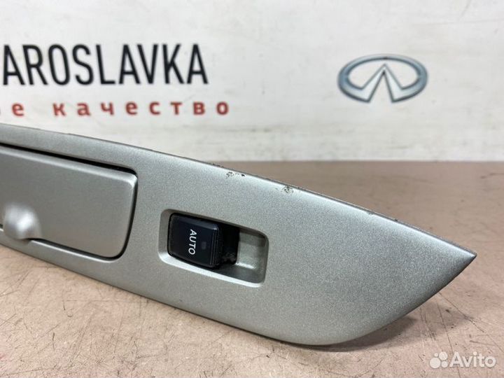 Кнопка стеклоподъёмника задняя левая Lexus Rx350