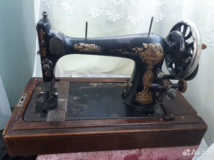 Старинная швейная машинка singer