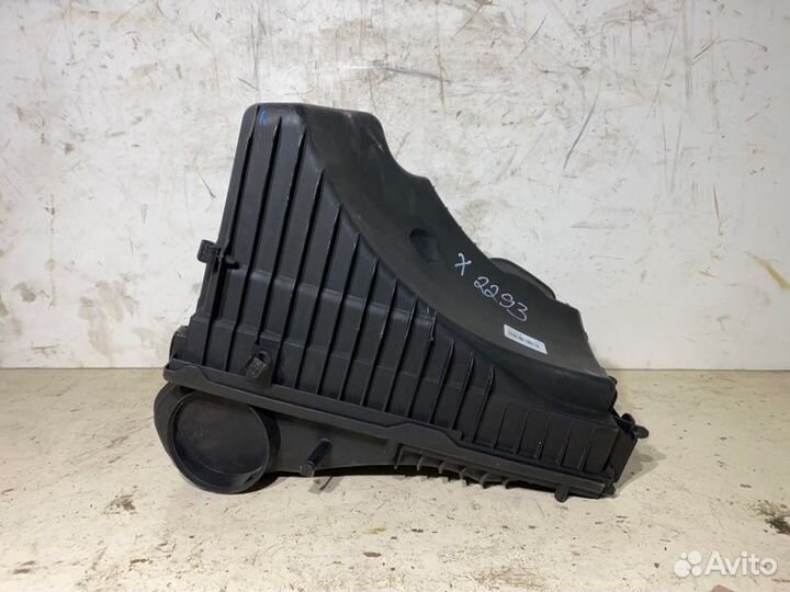 Корпус воздушного фильтра Volkswagen Touareg