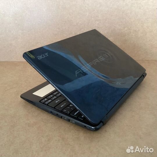 Нетбук Acer Aspire one 722-C68bb с хорошей батарее