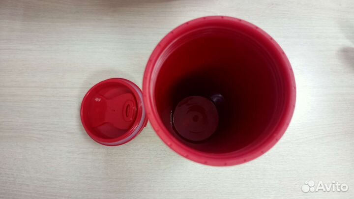 Термокружка 0,5 л. Пластик Красная Новая