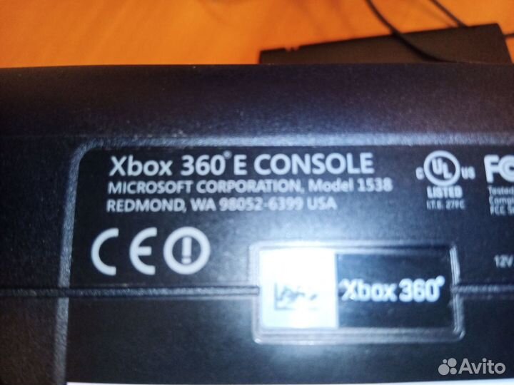 Xbox 360e + kinect + 12 лиц. игр