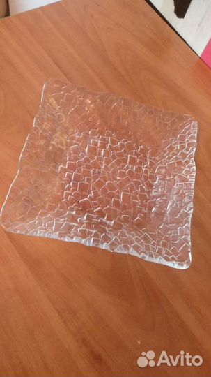 Стеклянная тарелка