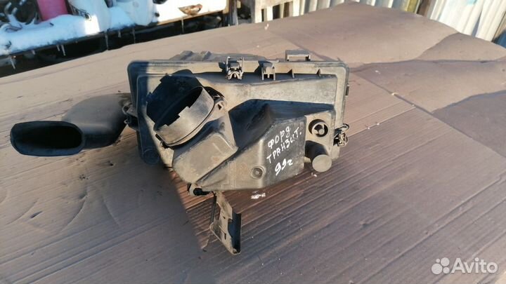 Корпус воздушного фильтра Форд Транзит 1999г V2.5