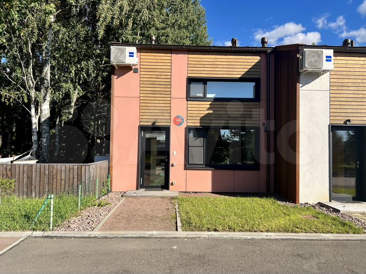 Дом 63 м² на участке 4 сот.