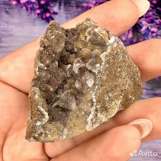 Кварц, лимонит, халцедон