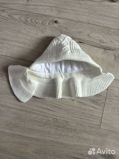 Шапка с манишкой на малыша