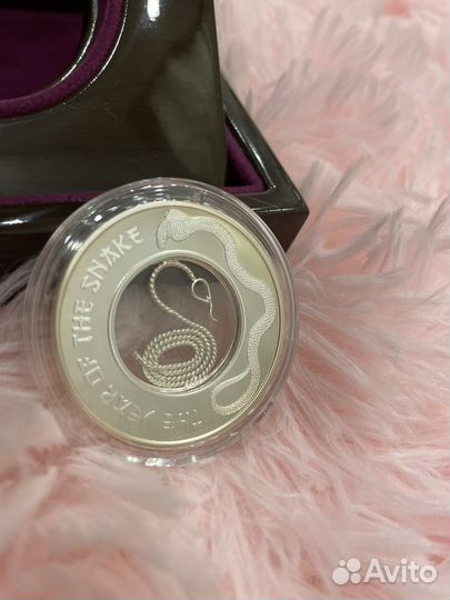 Юбилейная серебрянна монета в год змеи 2013. Фиджи