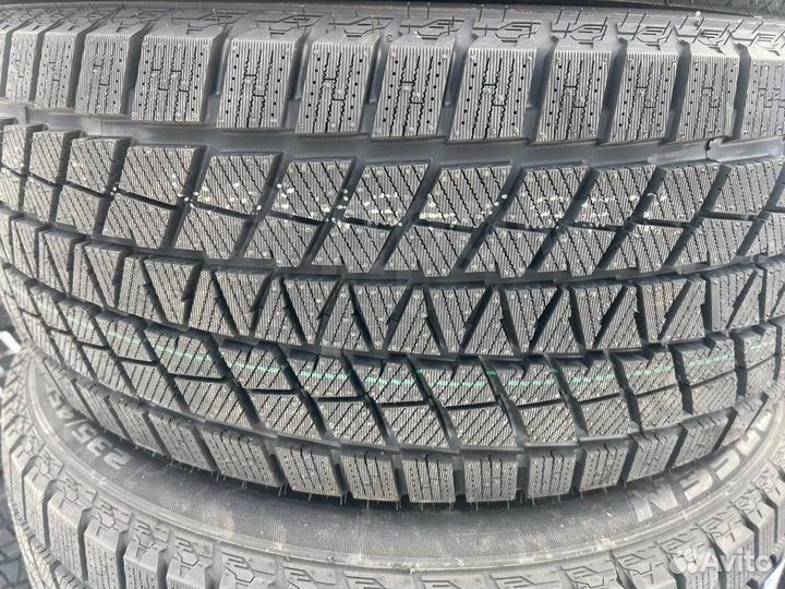 Kapsen IceMax RW501 235/45 R18