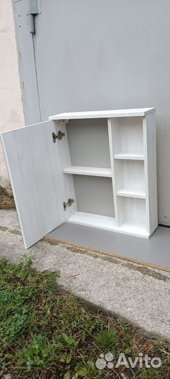 Шкафчик для ванной комнаты