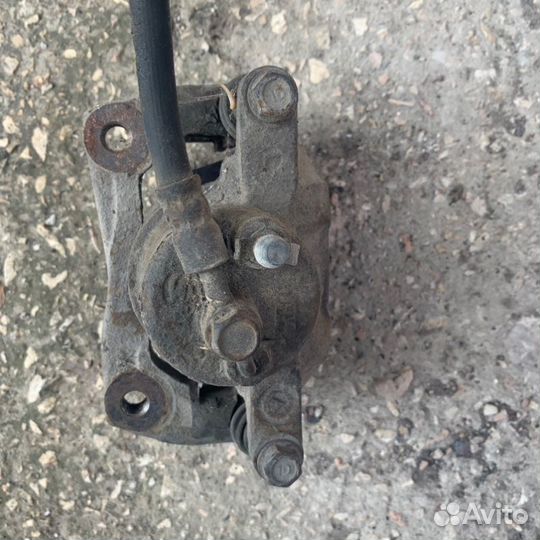 Суппорт передний левый Geely Mk седан 5A-FE 2008