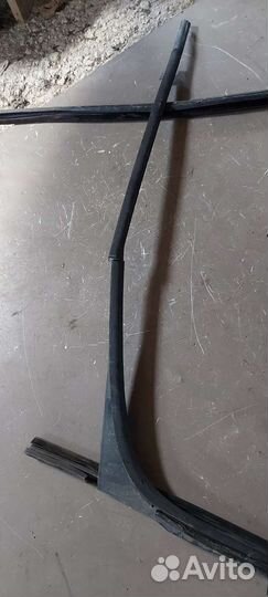 Уплотнитель заднего стекла Peugeot 308