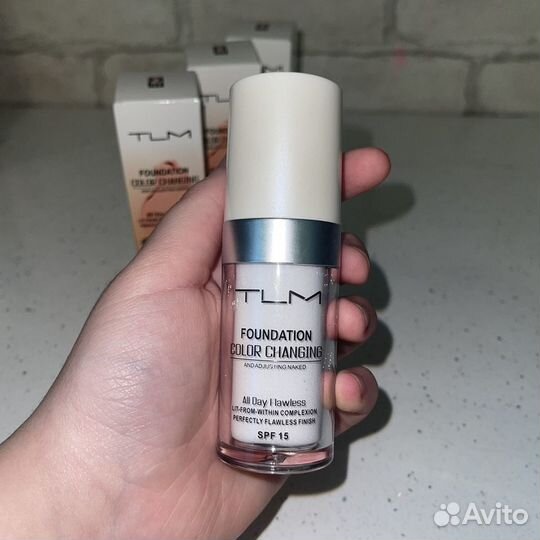 Тональный крем,подстраевается под цвет кожи