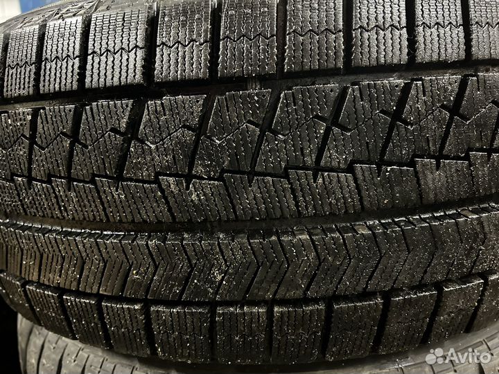 Bridgestone Blizzak VRX 215/50 R17 91