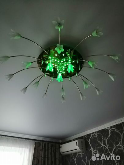 Продам люстру