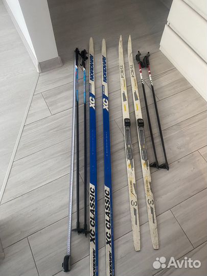 Беговые лыжи с палками 2 пары. все комплектом