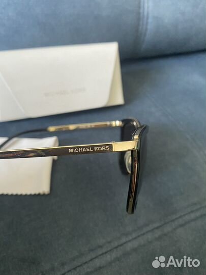 Солнцезащитные очки женские брендовые