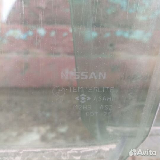 Стекло передней двери nissan serena c24