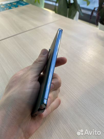 Samsung Galaxy S23, 8/256 ГБ