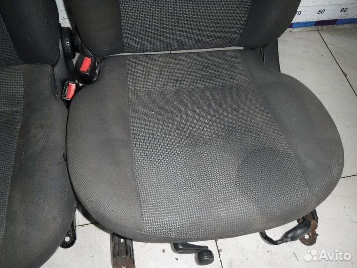 Сиденья передние Hyundai Lantra