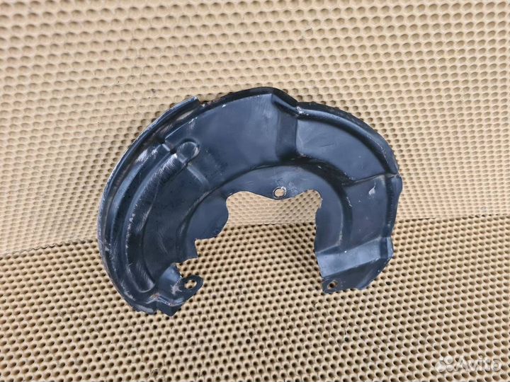 Пыльник диска передний левый Mitsubishi Pajero 3