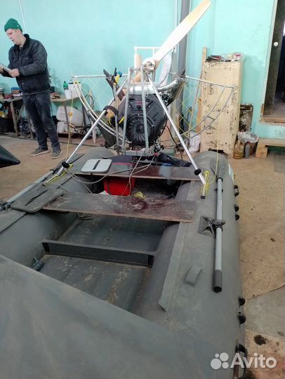 Аэролодка манёвр