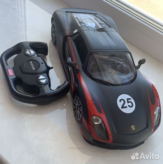 Машина на пульте управления Porsche