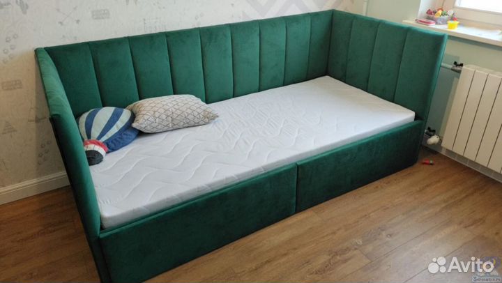 Детская кровать с матрасом
