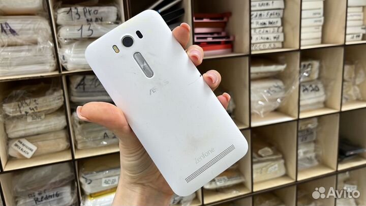 Телефон Asus ZE500kl