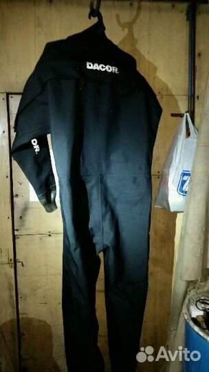 Сухой гидрокостюм для дайвинга