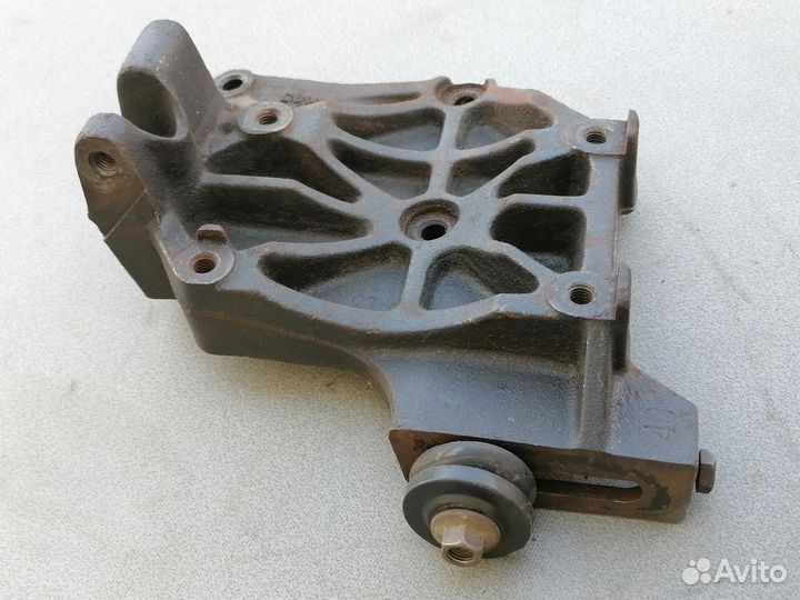 Кронштейн генератора Nissan Almera N15 1995-2000