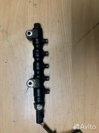 Рейка топливная (рампа) Citroen C5 2004-2008