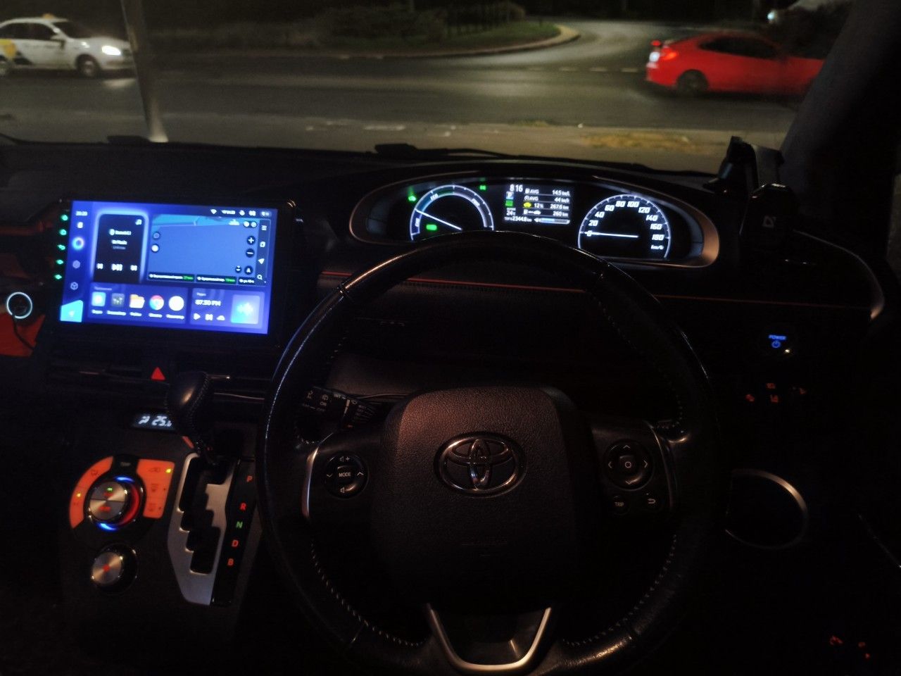 Toyota Sienta: фото из отзыва