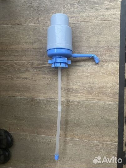 Водяная помпа для бутылки 19 л