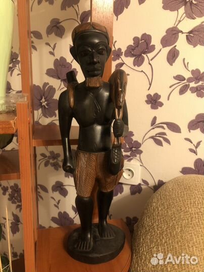 Африканские статуэтки из красного дерева