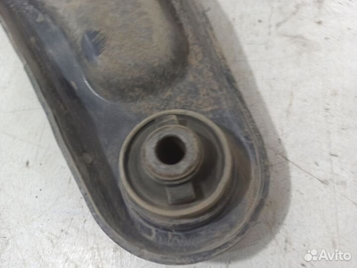 Рычаг передний правый нижний