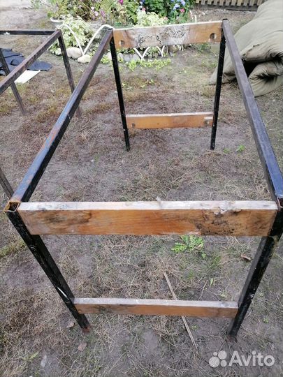 Металлический стол