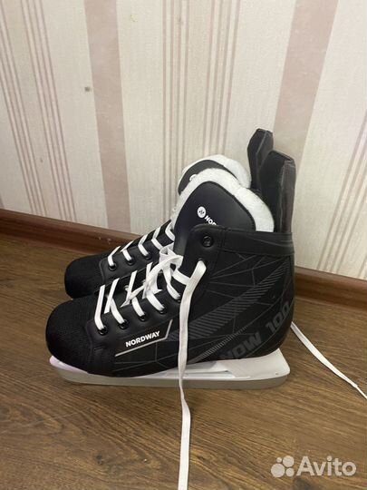 Продам хоккейные коньки