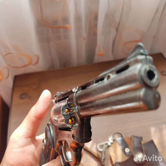 Зажигалка в виде пистолета