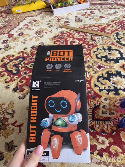 Игрушка робот