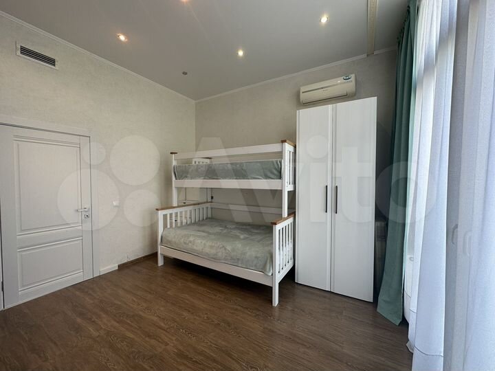 2-к. квартира, 74 м², 1/4 эт.