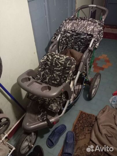 Двухместная коляска