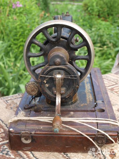 Швейная машинка зингер