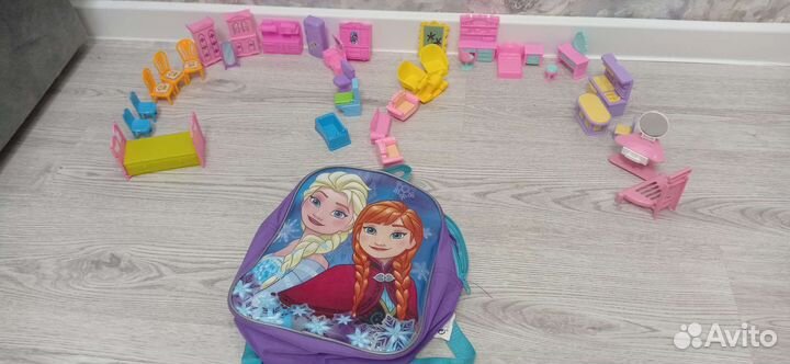 Игрушечная мебель и рюкзак