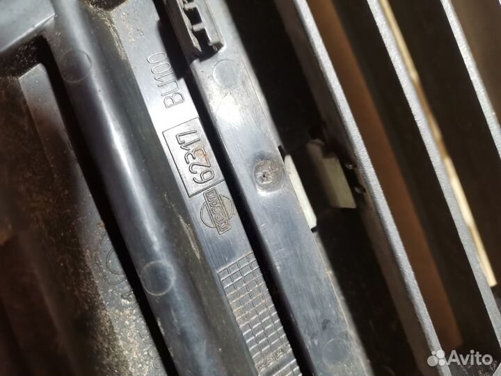 Решетка радиатора левая Nissan Almera Tino